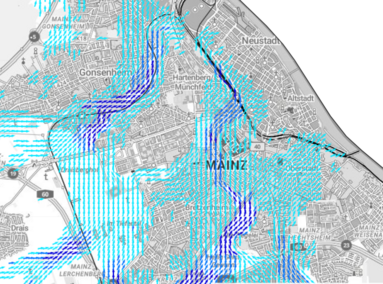 Karte der Stadt Mainz mit überlagerten Pfeilen, die Richtung und Stärke des Kaltluftstroms angeben.
